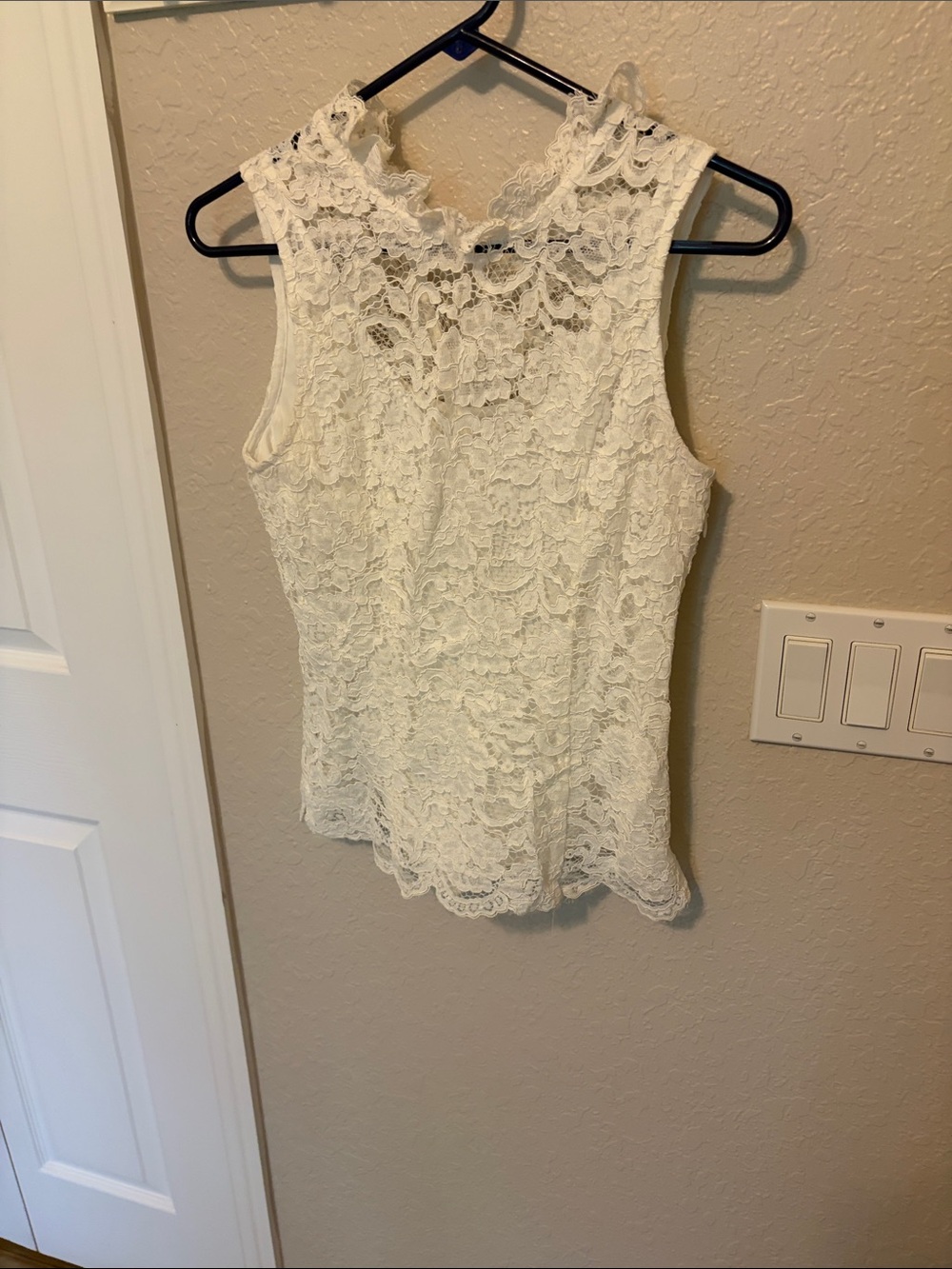 White House Black Market White Lace Sleeveless Camisole
